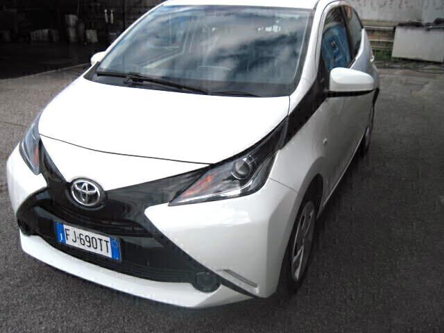 Toyota Aygo 1.0 VVT-i 69 CV 5 porte x-cool TSS FINANZIABILE NEOPATENTATI