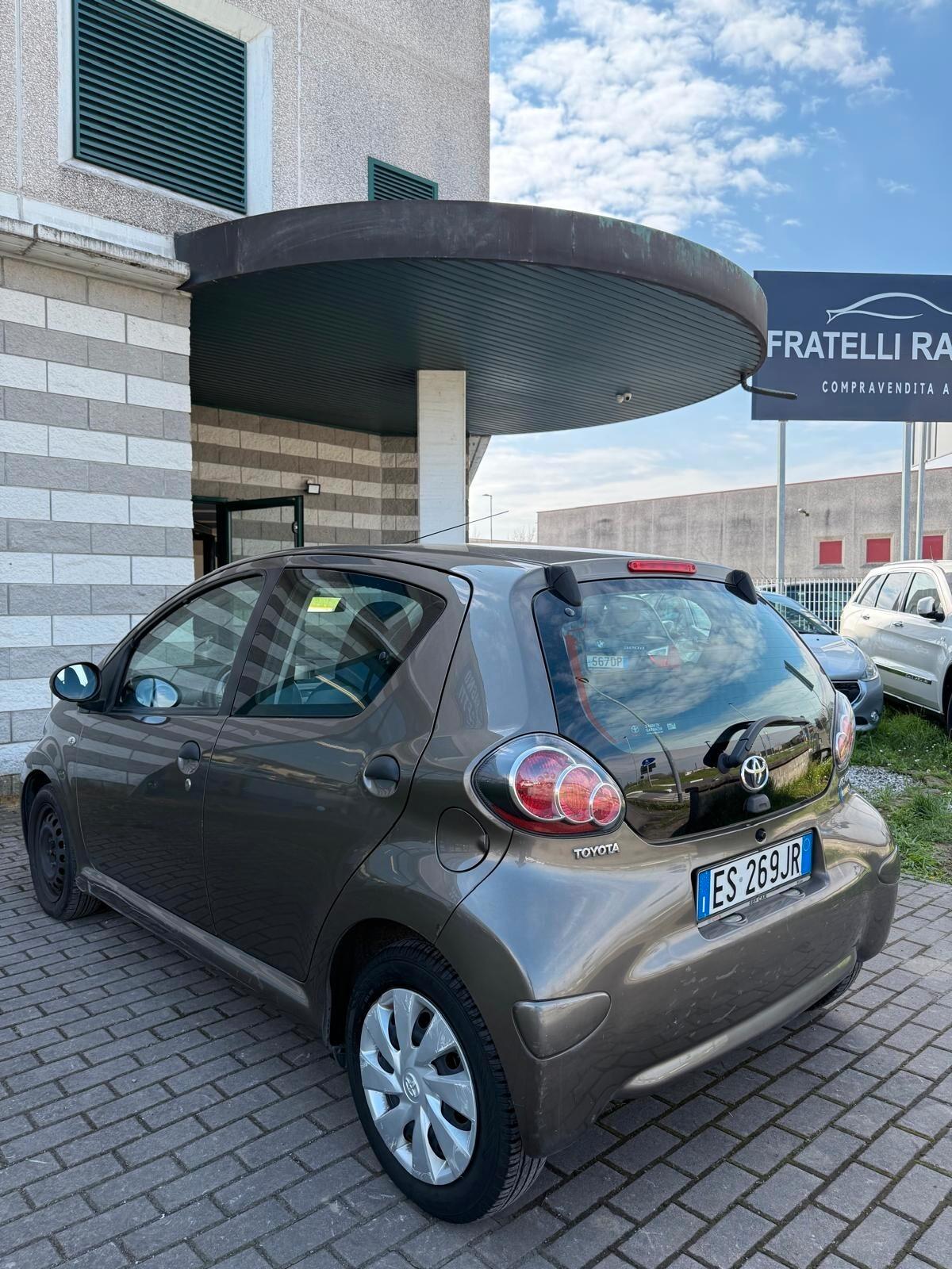 Toyota Aygo 1.0 12V VVT-i 5 porte Active Connect