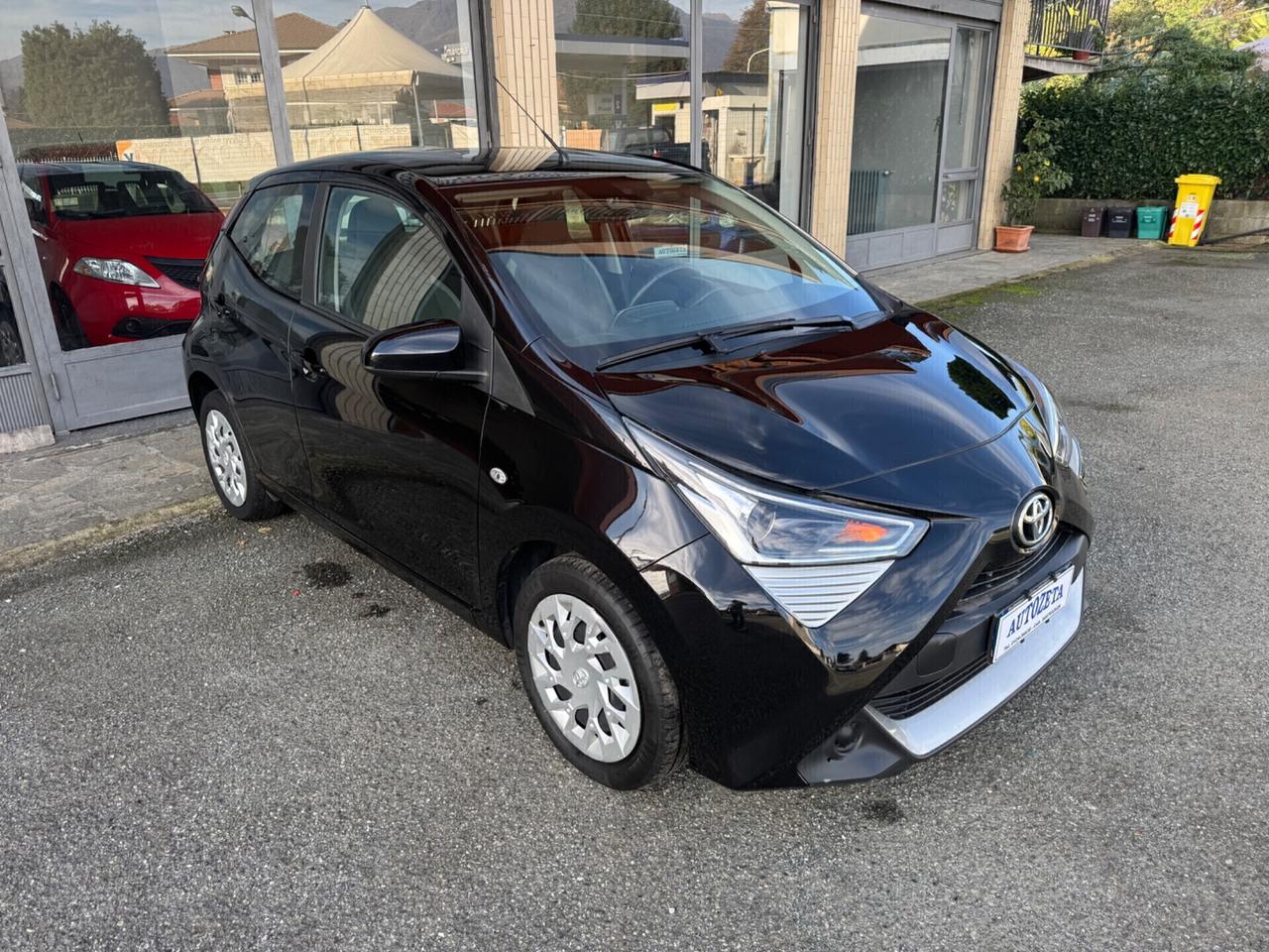 Toyota Aygo Connect 1.0 VVT-i 72 CV 5 porte x-wave