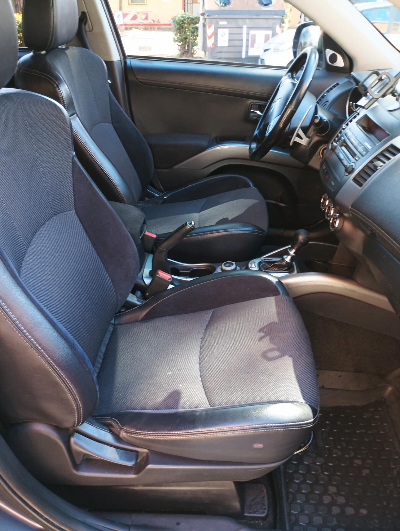 Mitsubishi Outlander 2.2 DI-D TC-SST Intense DPF 7 posti