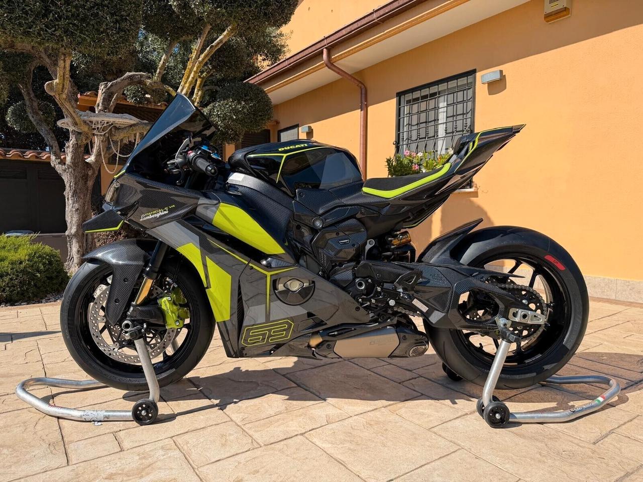 Ducati Panigale V4 Lamborghini 1 OF 630