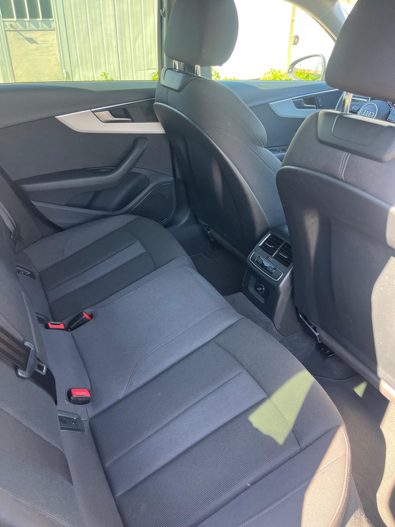 Audi A4 Avant 40 TDI S tronic line edition