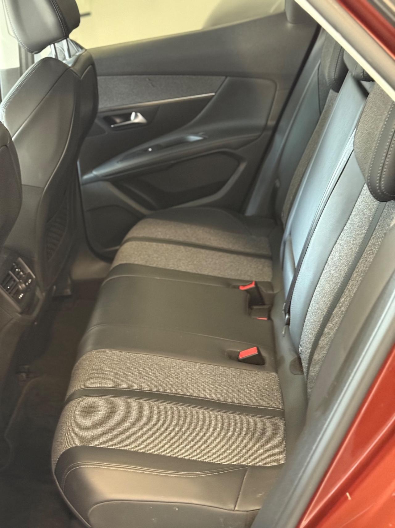 Peugeot 3008 BlueHDi 130 S&S EAT8 Allure