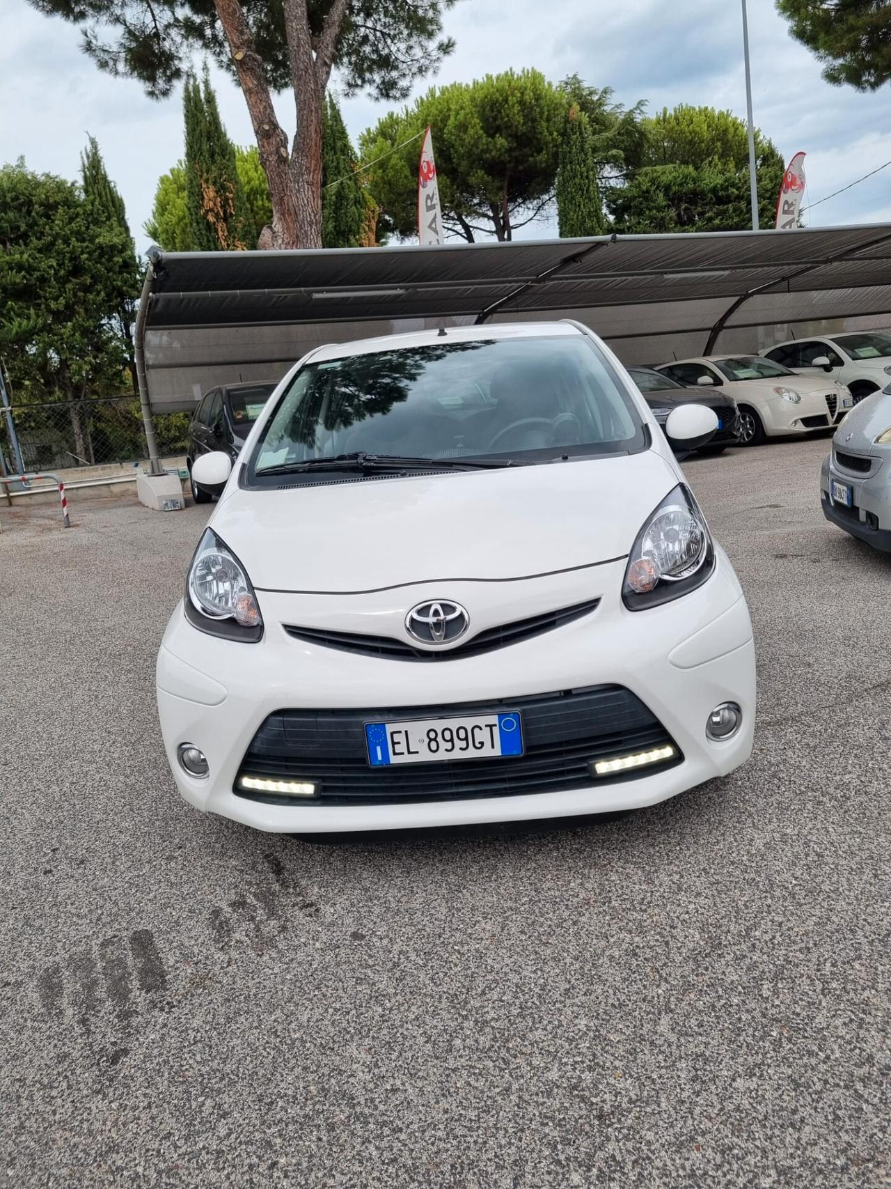Toyota Aygo 1.0 12V VVT-i 5 porte Lounge Connect MMT