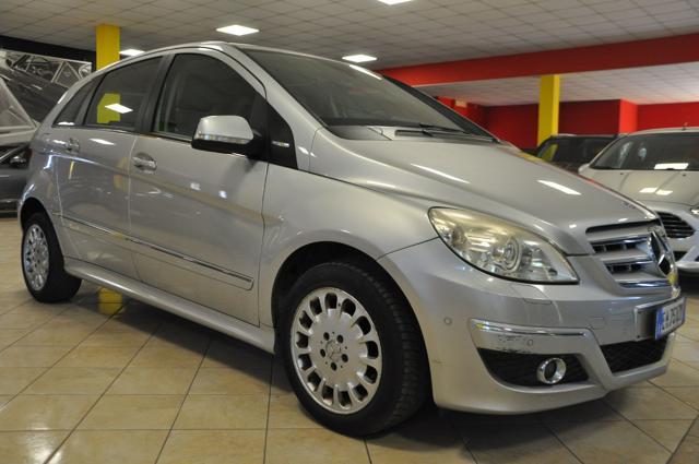 MERCEDES-BENZ B 180 NGT BlueEFFICIENCY *AUTOMATICA/NAVI*