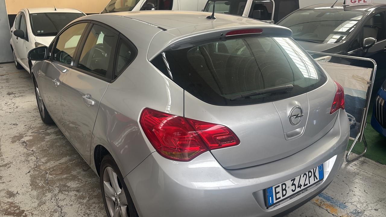 Opel Astra 1.4 100CV 5 porte Elective