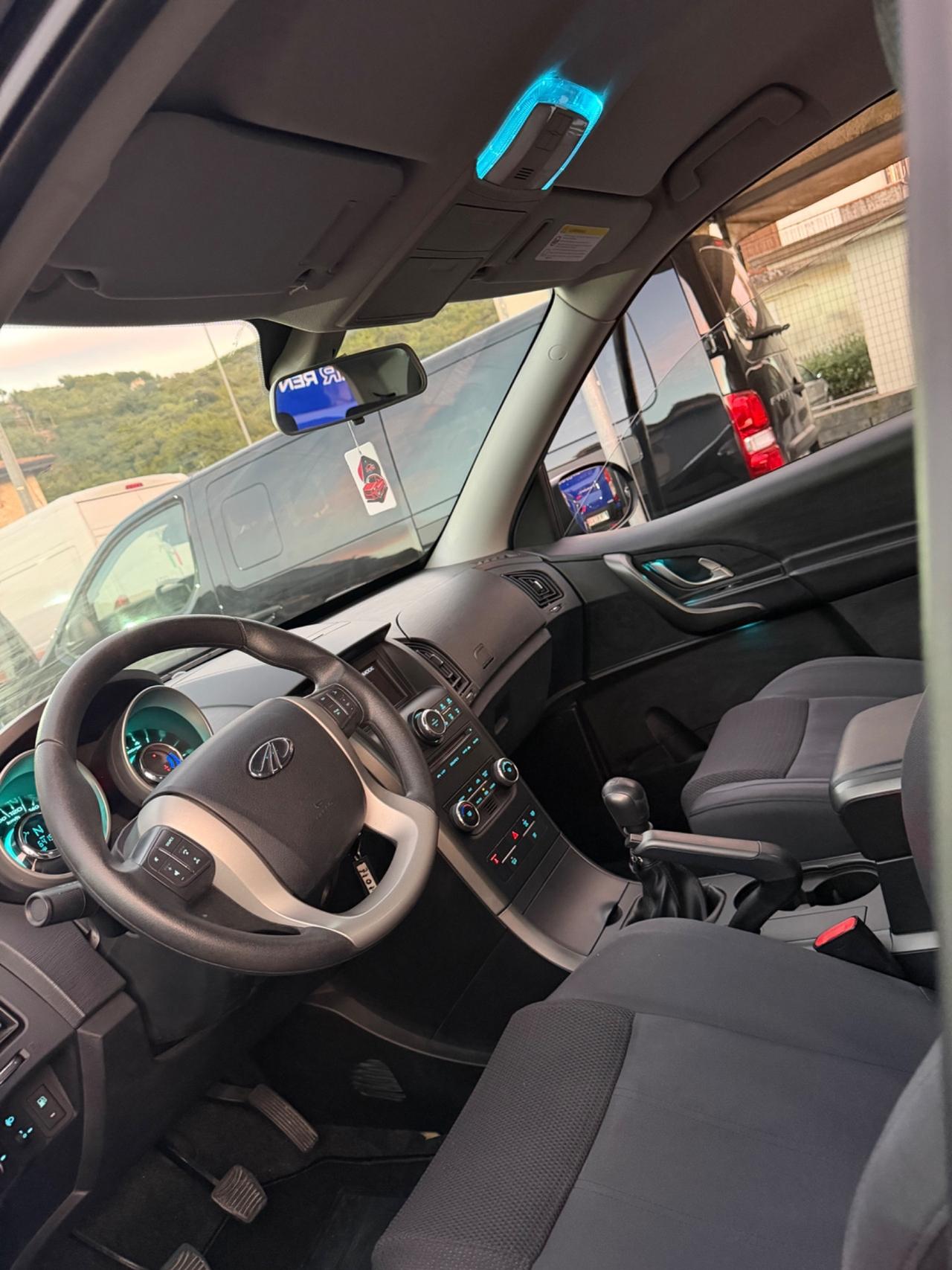 Mahindra XUV500 2.2 16V FWD W6
