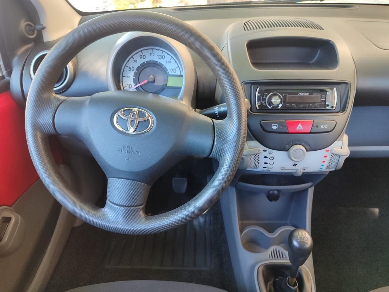 Toyota Aygo 1.0 BENZ 2010!!