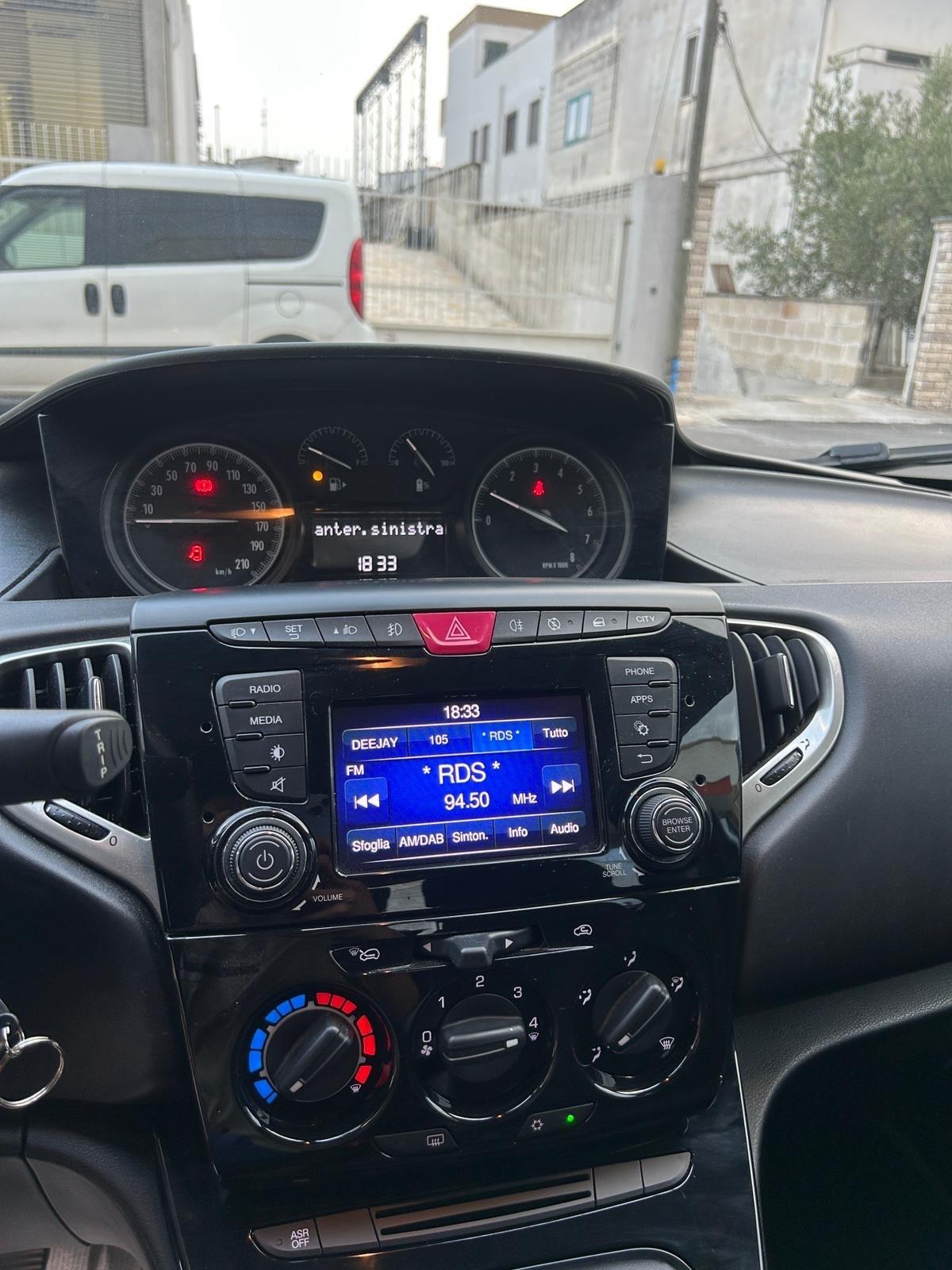 Lancia Ypsilon 1.0 FireFly 5 porte Hybrid Ecochic -2021