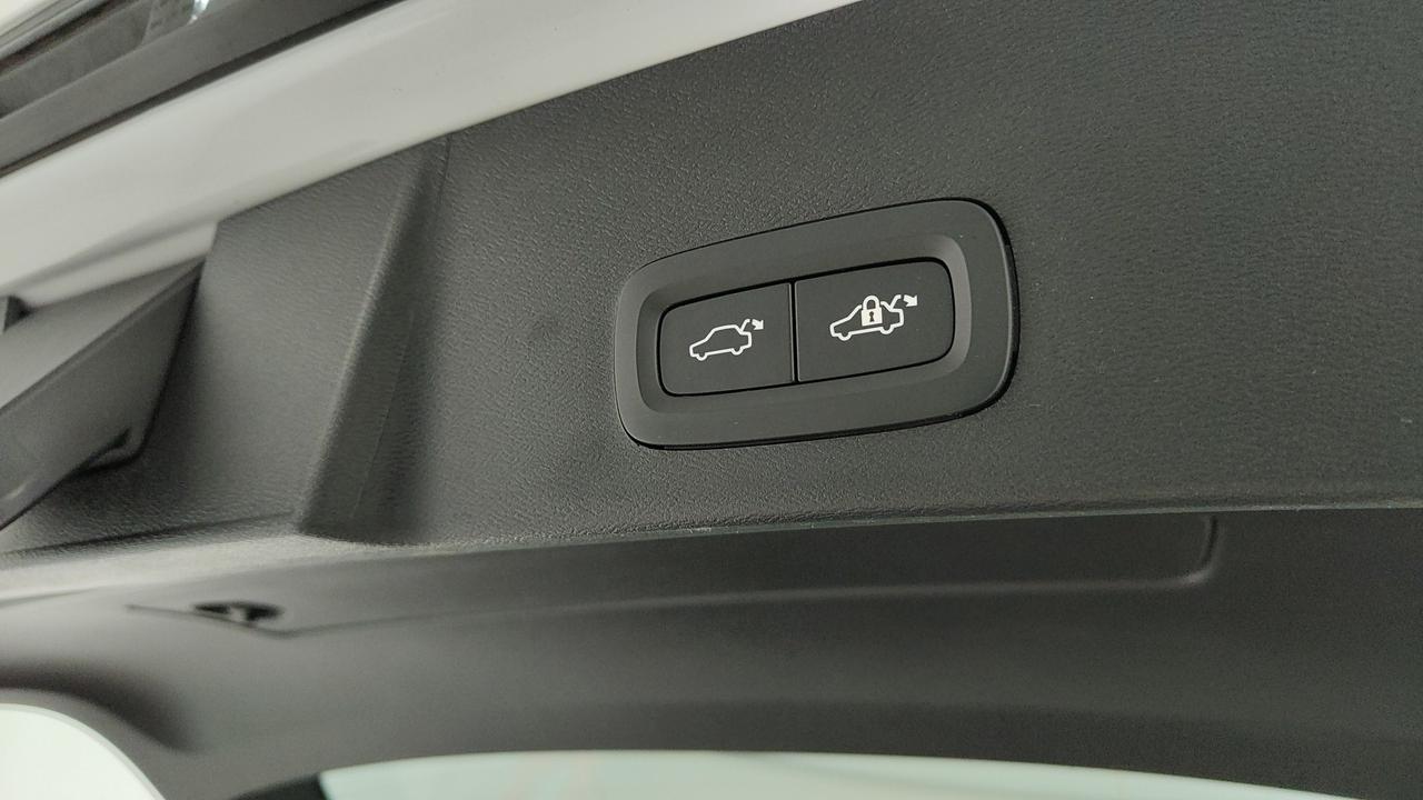 VOLVO XC40 2.0 b3 Core auto