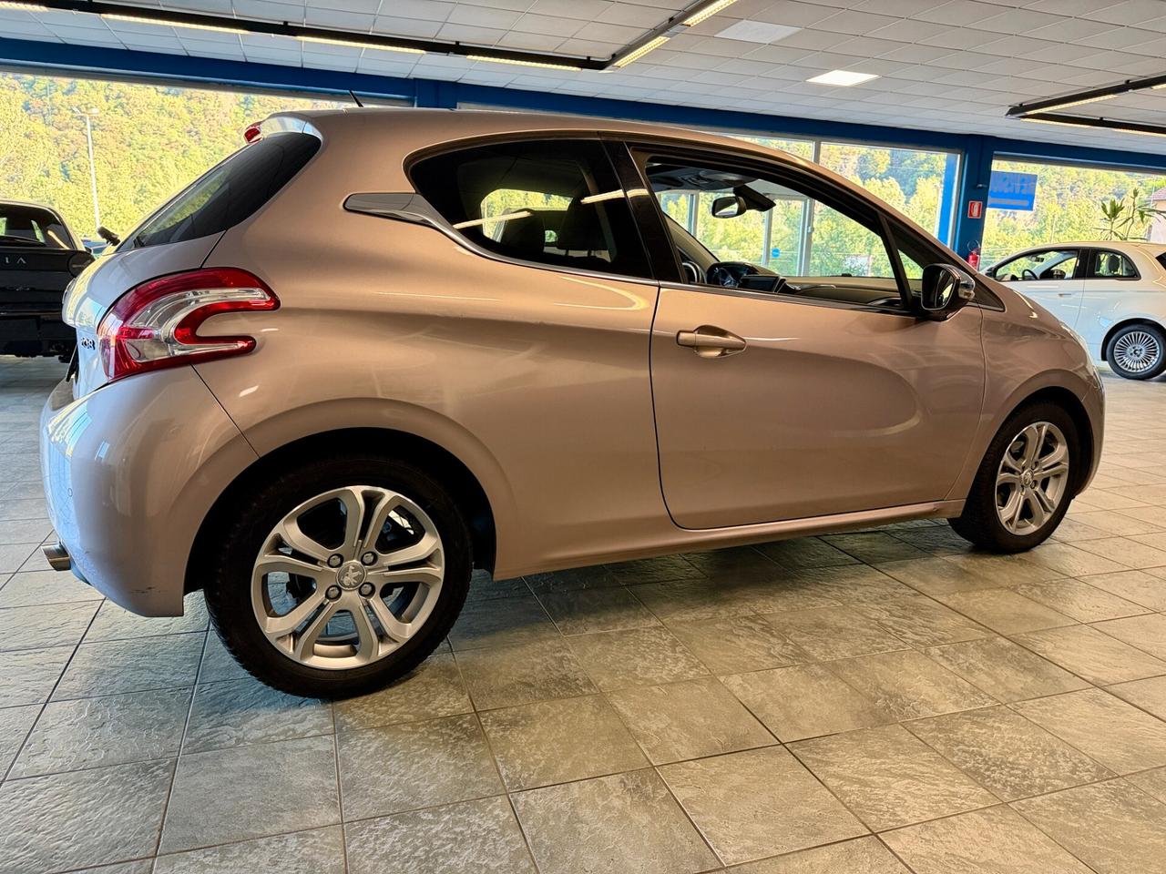 Peugeot 208 1.2 VTi 82 CV 3 porte Allure