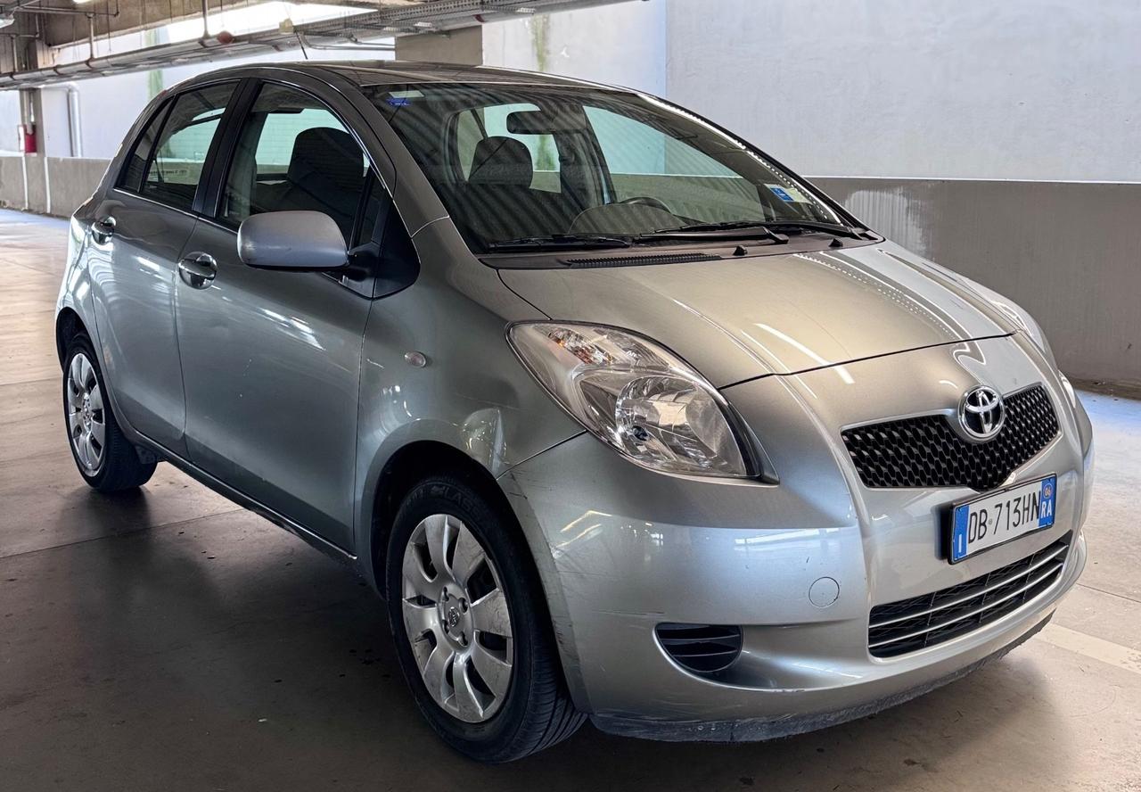 Toyota Yaris 1.0 5 porte Sol 24.813 km!