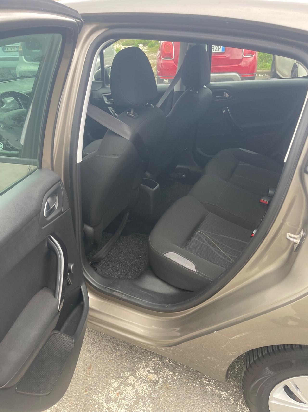 Peugeot 208 1.4 HDi 68 CV 5 porte Active