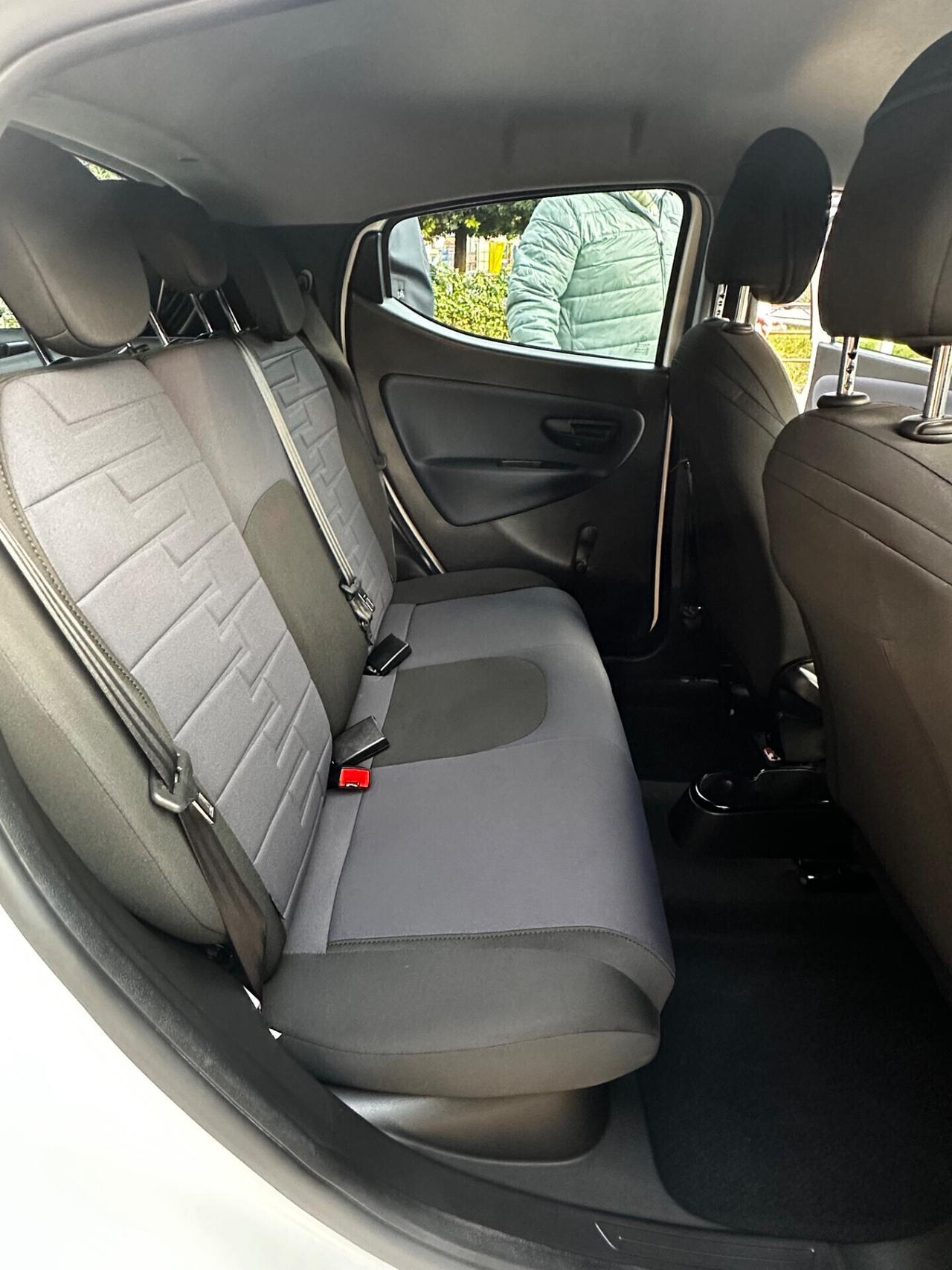 Lancia Ypsilon 1.0 FireFly 5 porte S&S Hybrid Platino Plus