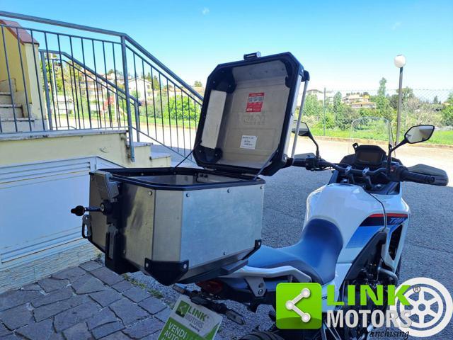 HONDA Transalp XL750 .