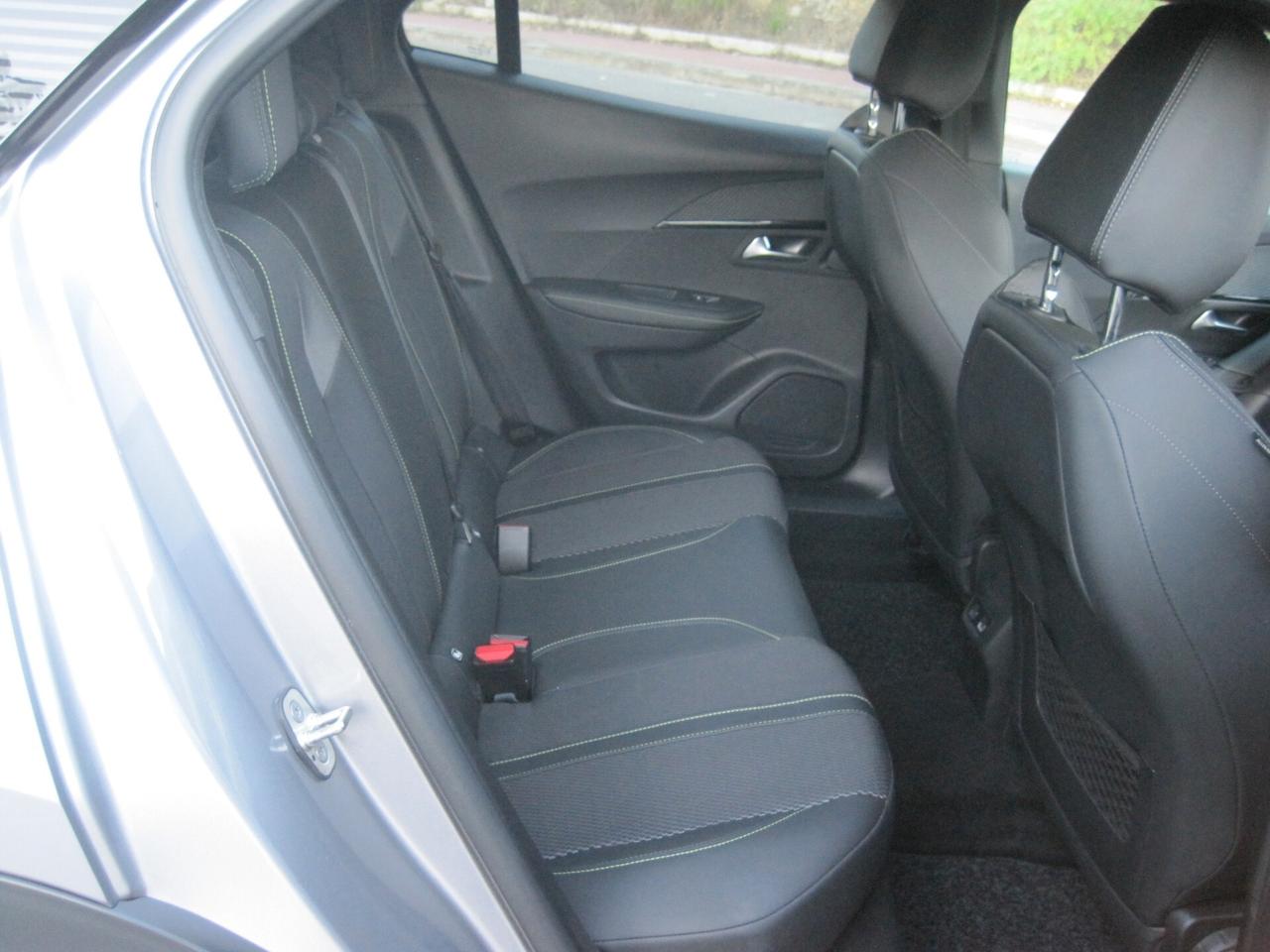 Peugeot 2008 PureTech 130 S&S EAT8 GT