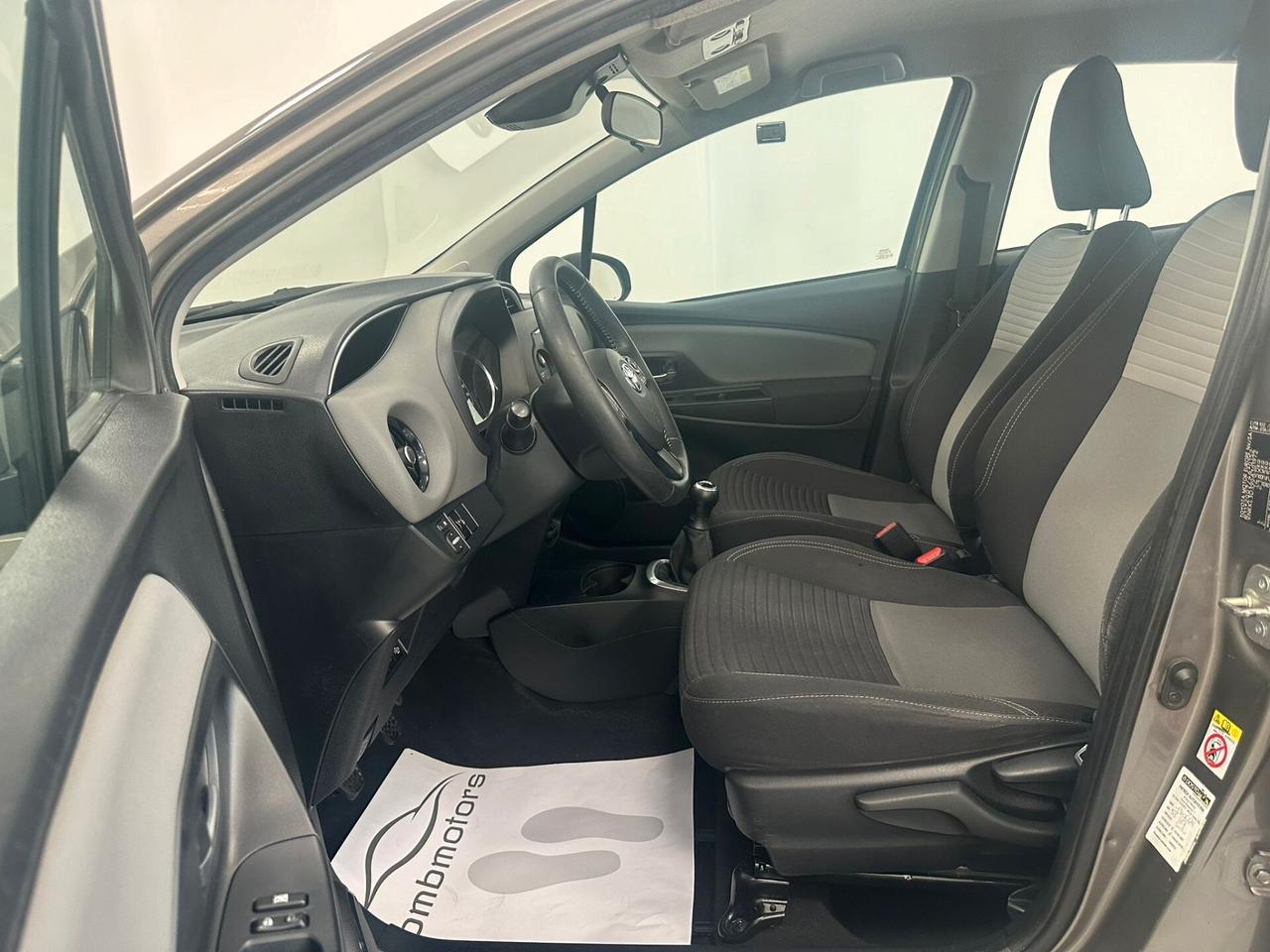 Toyota Yaris 1.0 72 CV 5 porte Lounge
