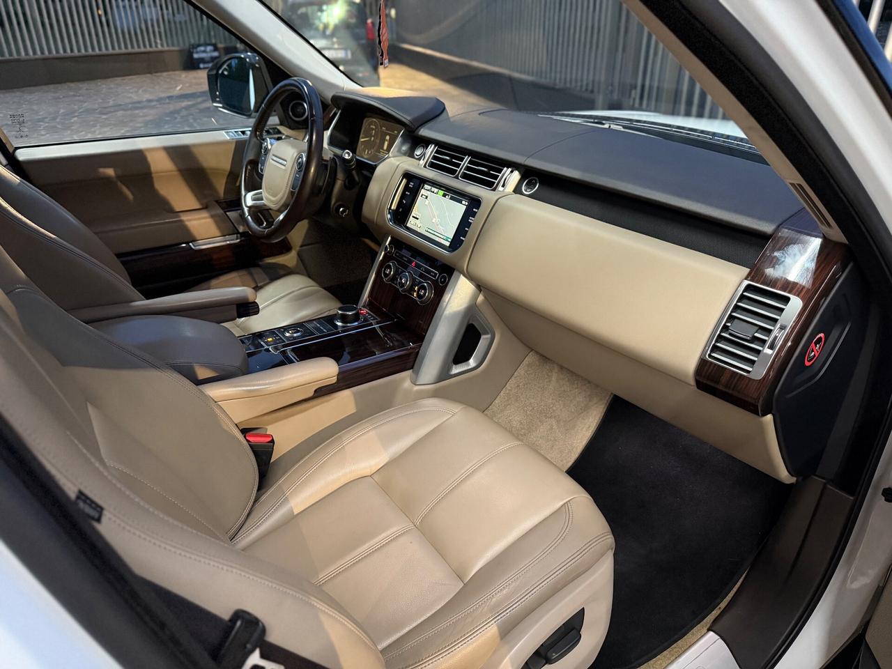 Land Rover Range Rover Vogue 3.0TDV6 black edition