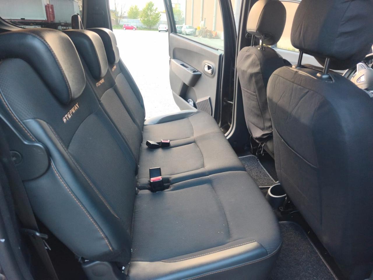 Dacia Lodgy 2018---1.5 Diesel 7 Posti