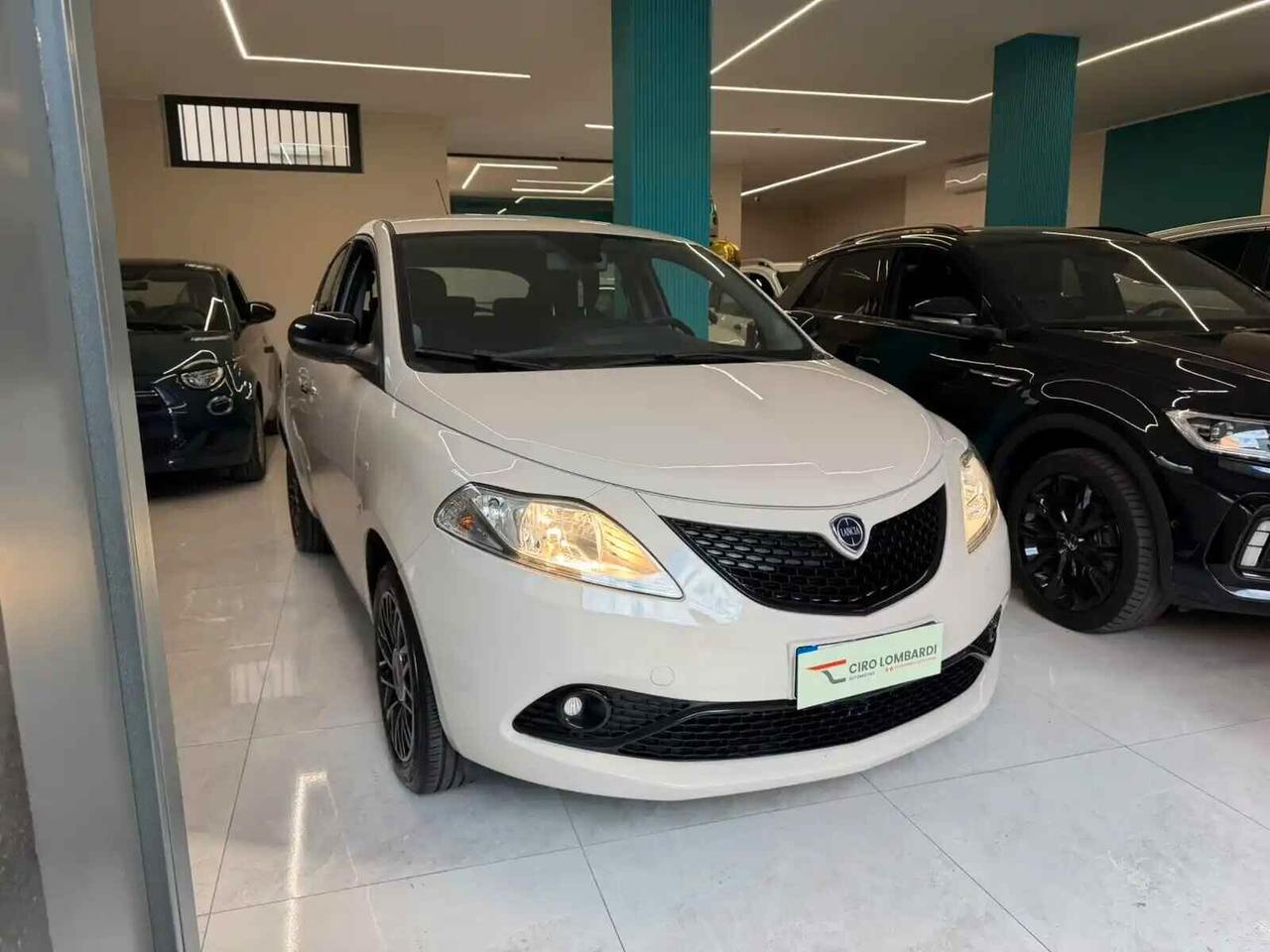 Lancia Ypsilon 1.2 69 CV 5 porte S&S Gold