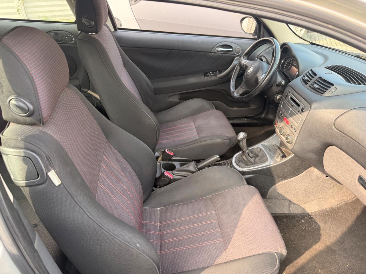 Alfa Romeo 147 1.6 GPL 3 porte Distinctive