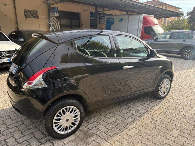 LANCIA Ypsilon 0.9 TwinAir 85 CV porte Metano Silver OK NEOPATEN