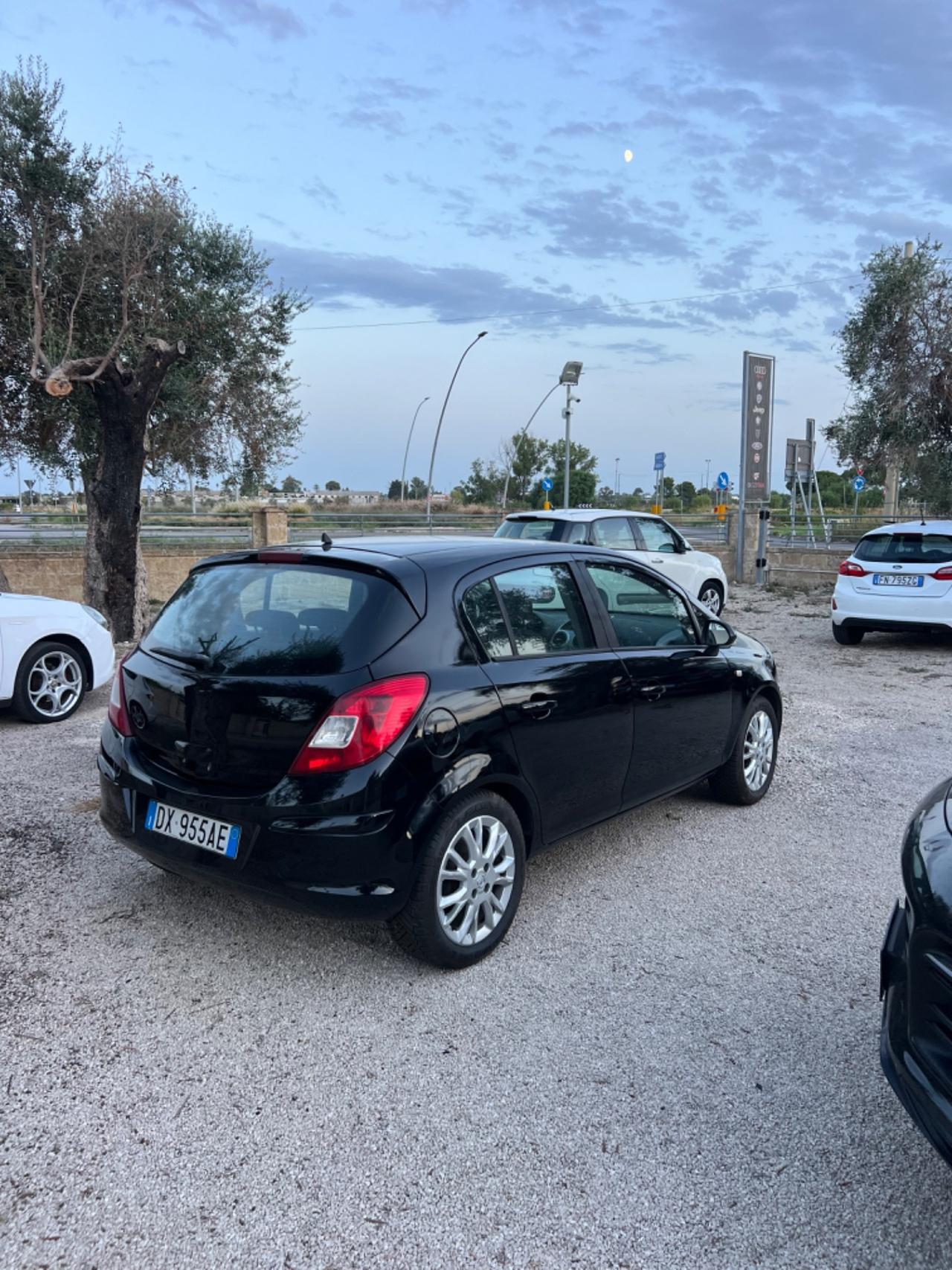 Opel Corsa 1.2 5 porte con soli 130000 km!!