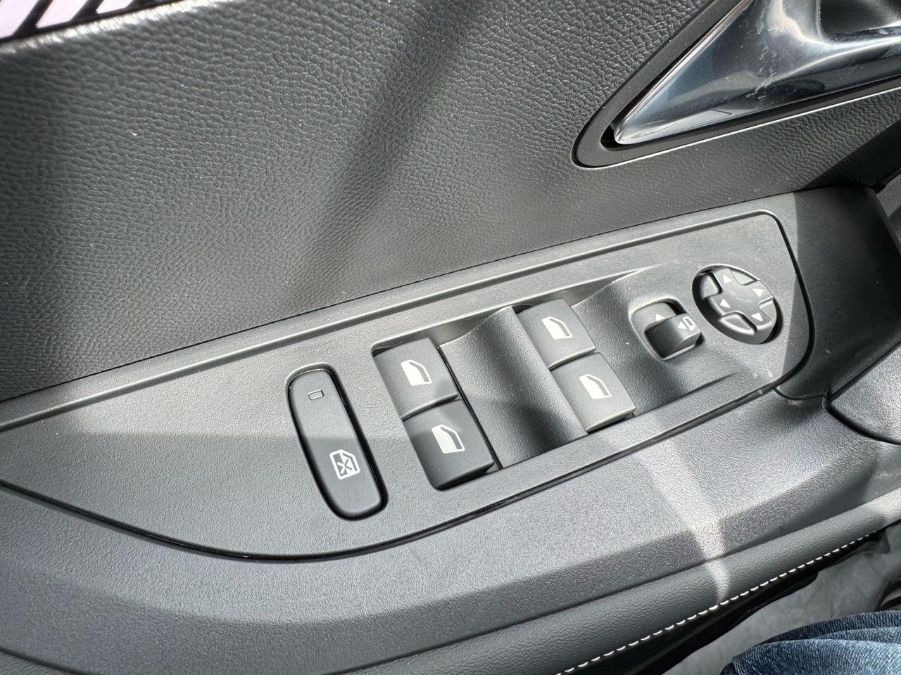 Peugeot 2008 PureTech 100 S&S Allure KM0