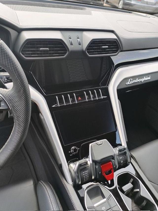 LAMBORGHINI Urus 4.0