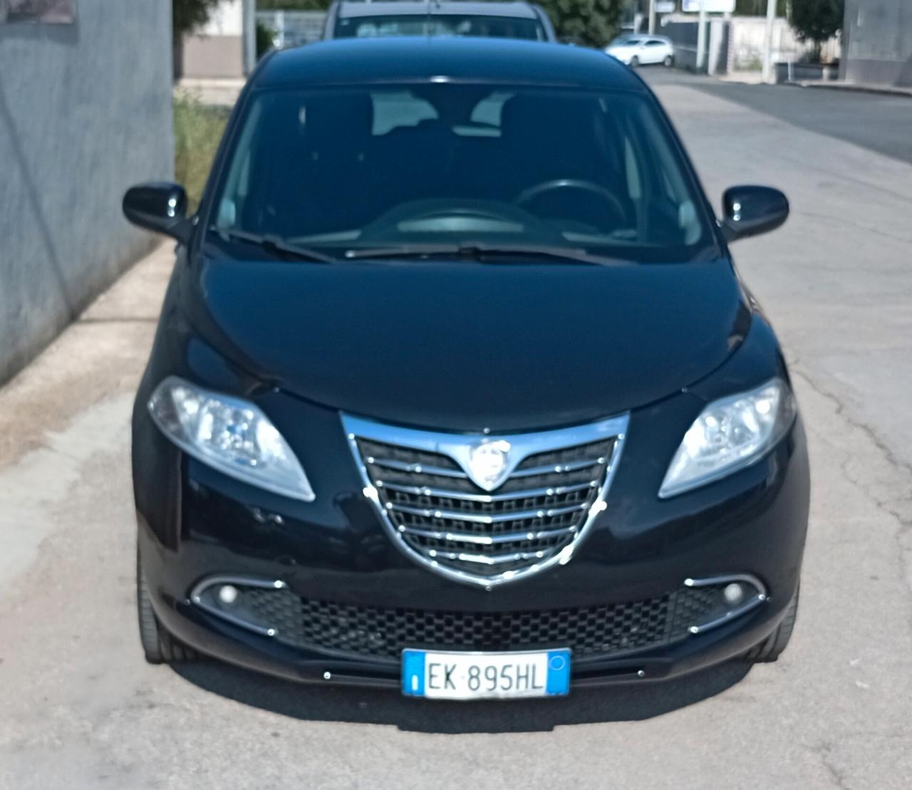 Lancia Ypsilon 1.3 MJT 16V 95 CV 5 porte S&S Silver