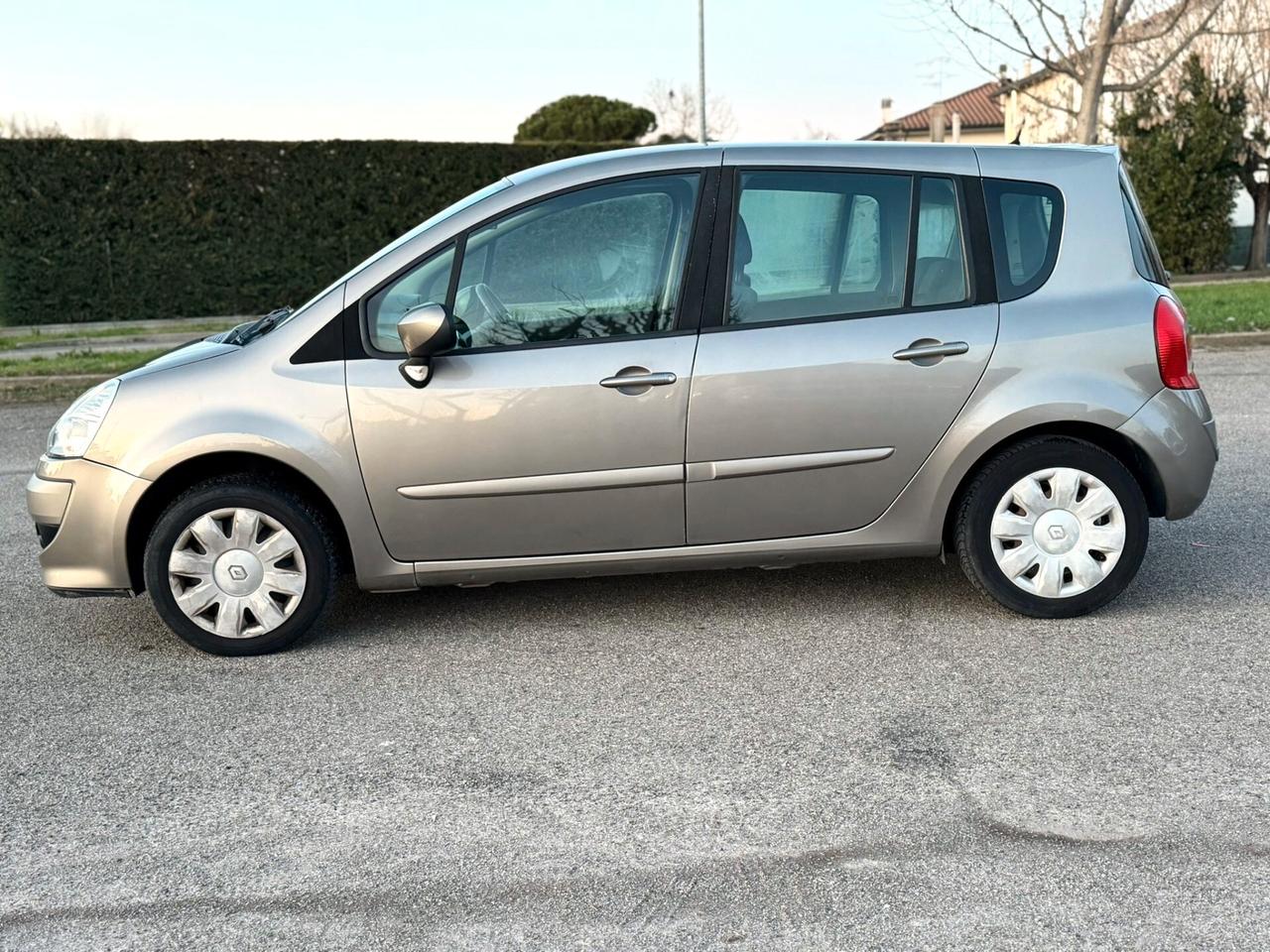 Renault Modus Grand 1.5 dCi 85CV Dynamique