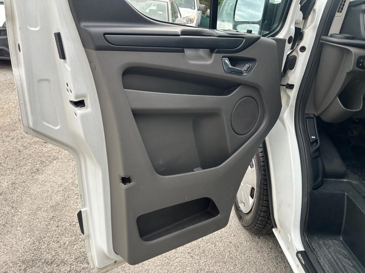 Ford Transit Custom 2.0 TDCi 130 Mixto 5 Posti