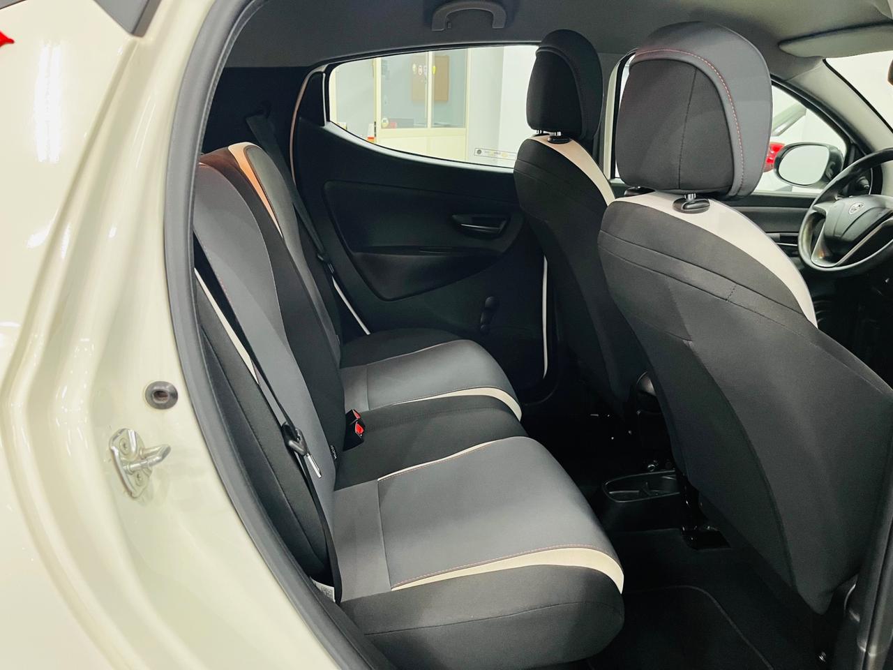 Lancia Ypsilon 1.3 MJT 95 CV Black Edition anno 2014