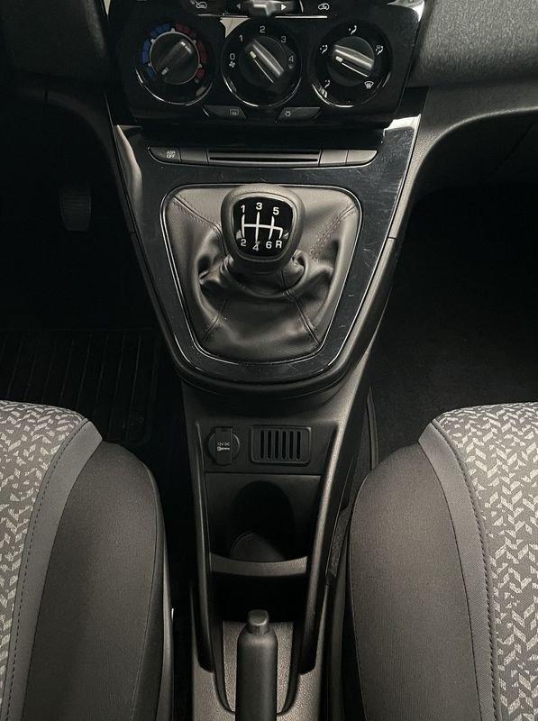 Lancia Ypsilon 1.0 FireFly 5 porte S&S Hybrid Silver