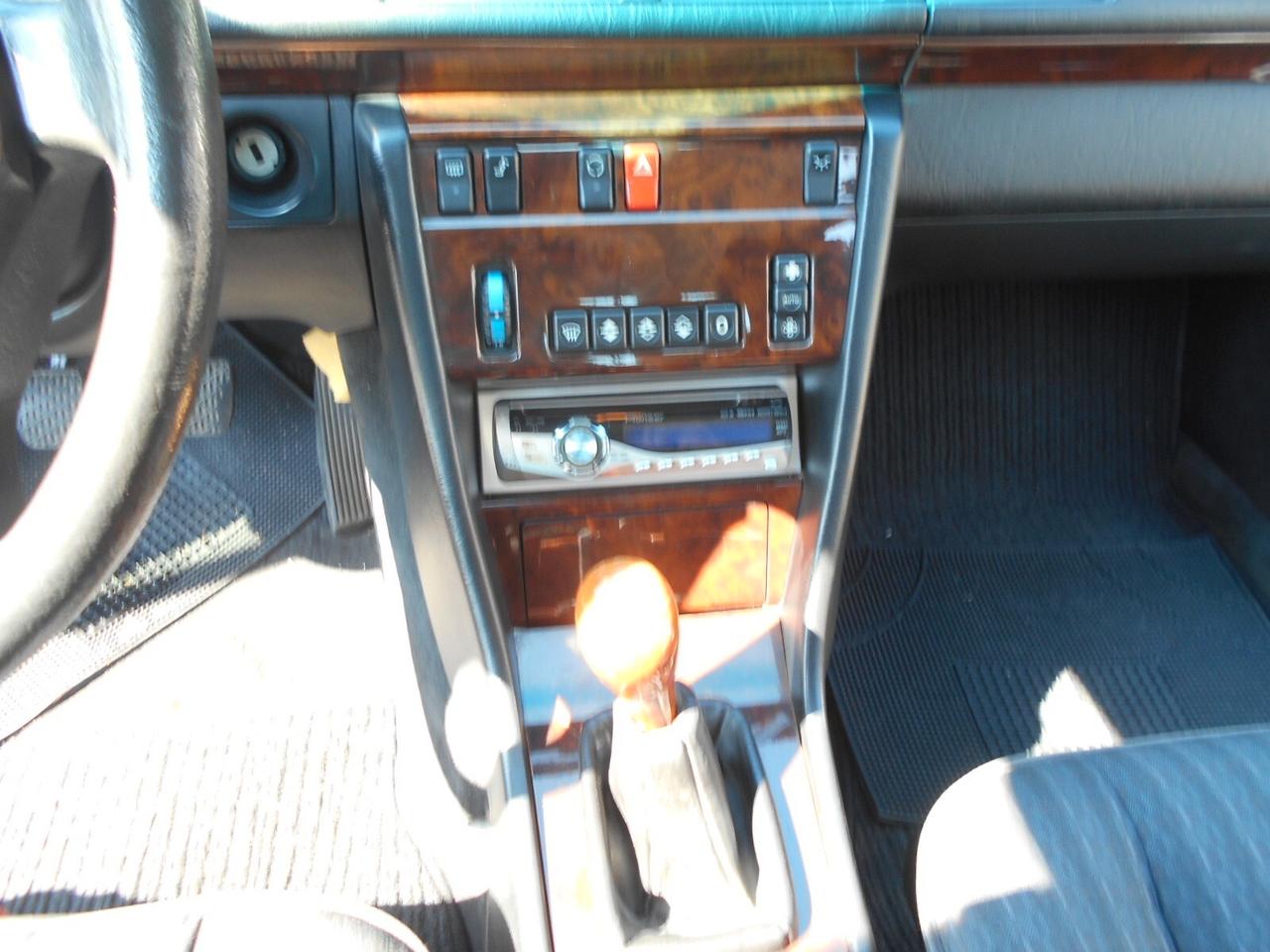 Mercedes-benz 200 e200