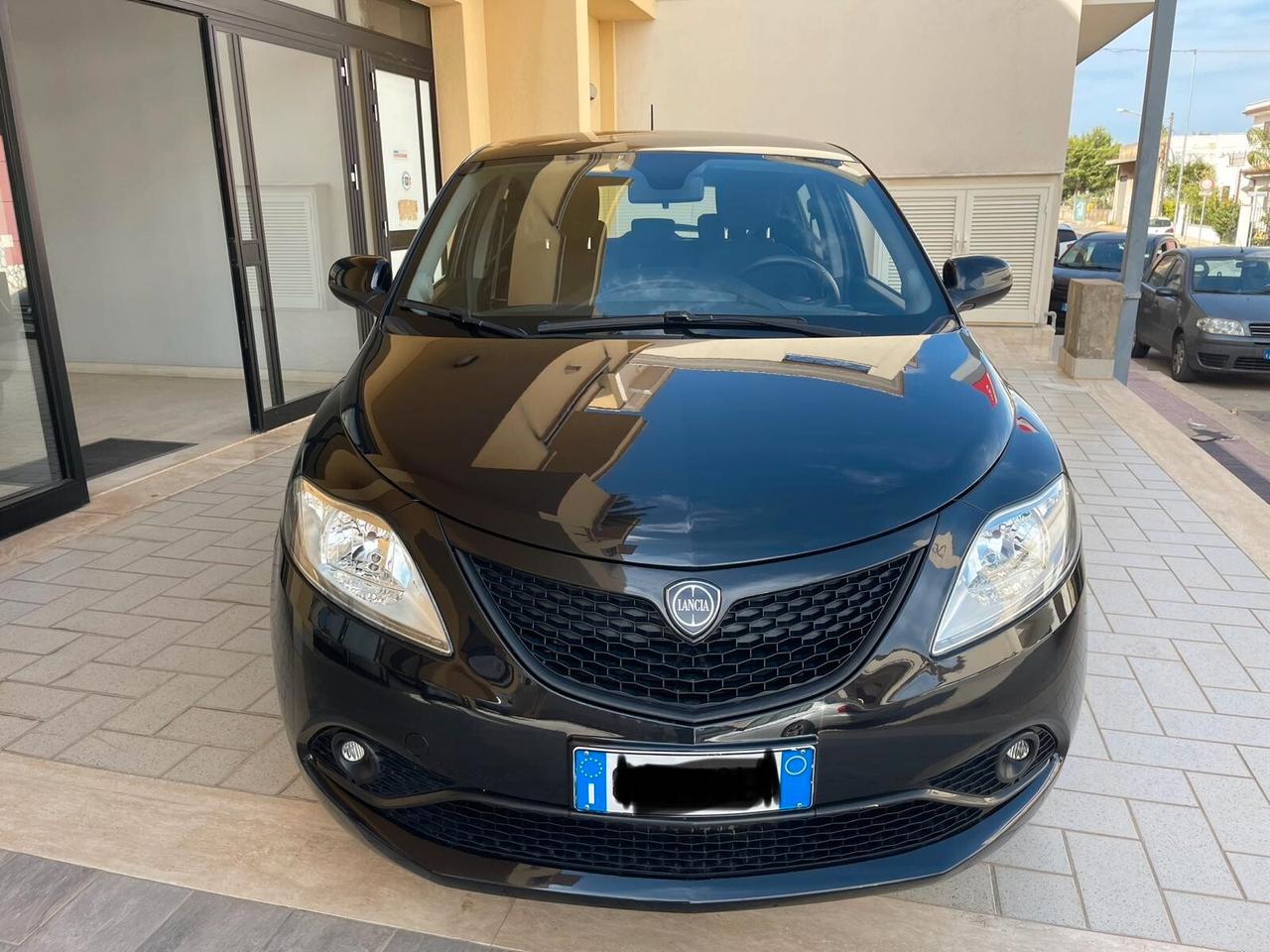 Lancia Ypsilon 1.0 FireFly 5 porte S&S Hybrid Ecochic Gold