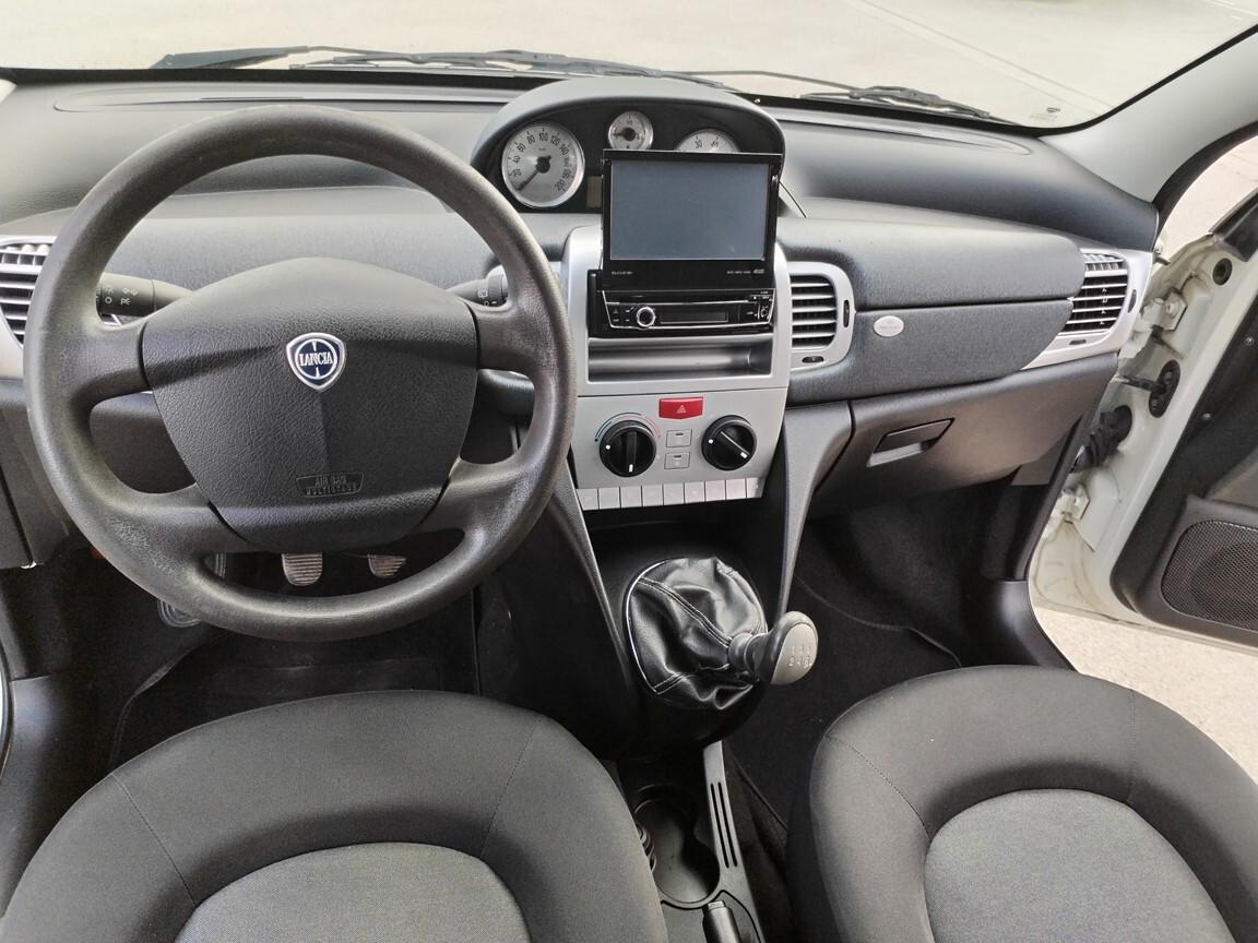 Lancia Ypsilon 1.2 8v Fire 97000km euro 5 2011