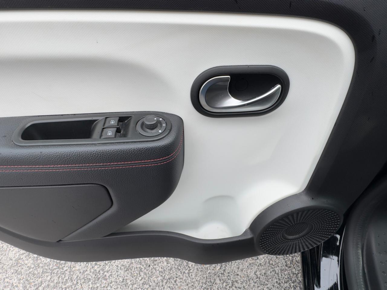 RENAULT TWINGO 70CV INTENS CERCHI 16" PELLE MONITOR CLIMA AUTOMATICO