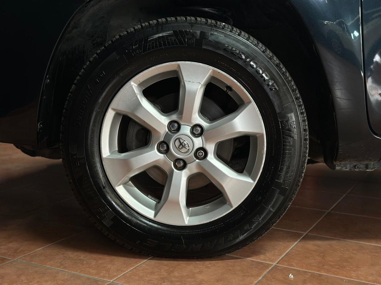 Toyota RAV 4 2.2 D-4D Exclusive #10902
