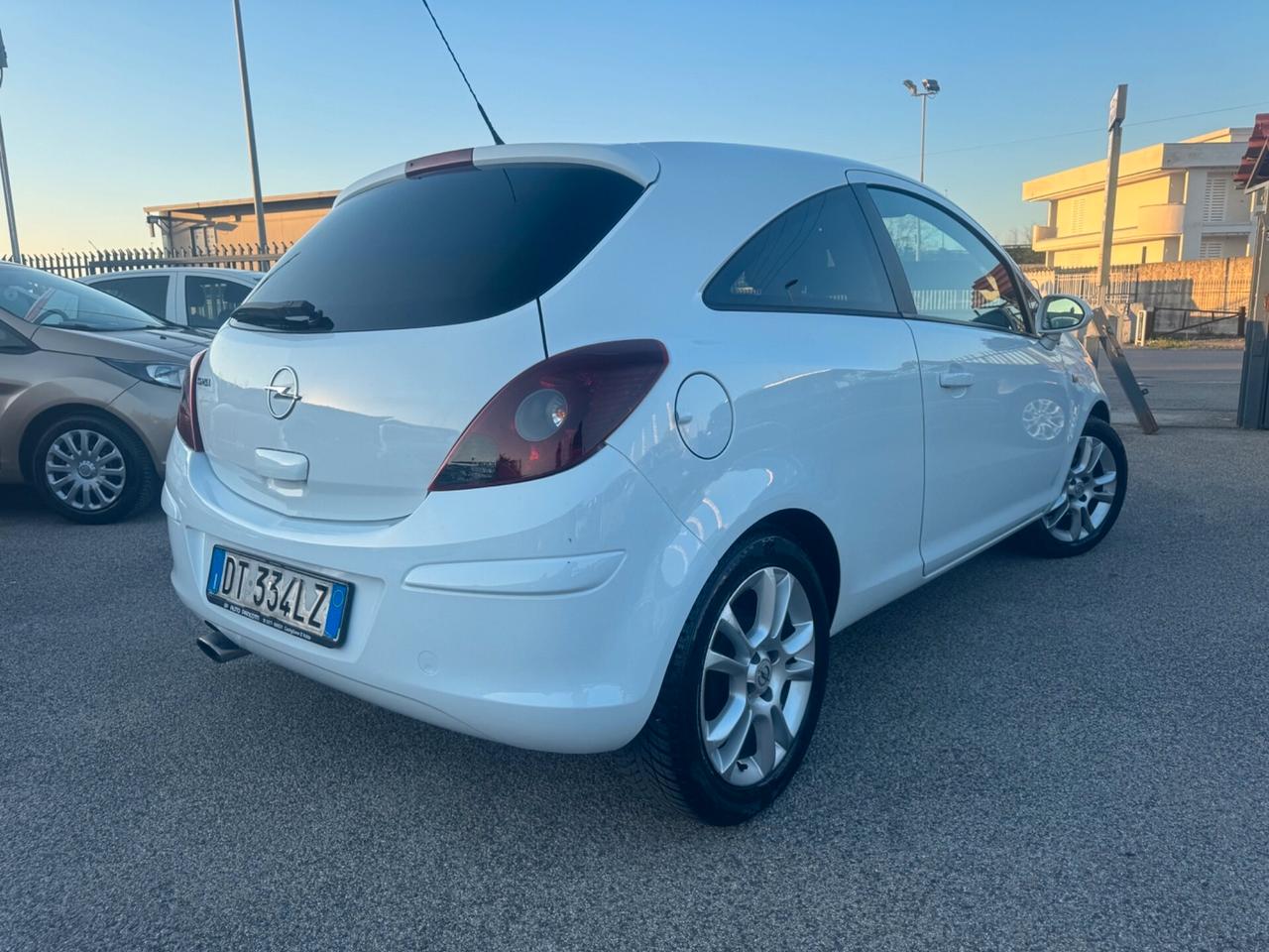 Opel Corsa 1.2 80CV 3 porte GPL-TECH Sport