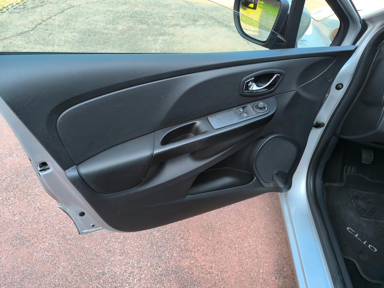 Renault Clio 1.2 75CV 5 porte Costume National