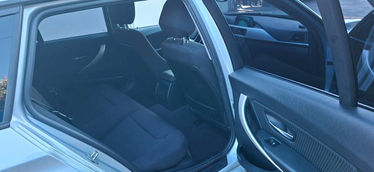 BMW 318D TOURING LUXURU CON CAMBIO AUTOMATICO