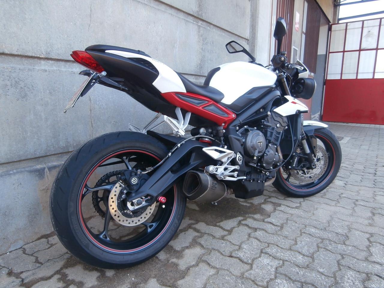 Triumph Street Triple 765 R del 2018 passaggio incluso-tagliando e garanzia