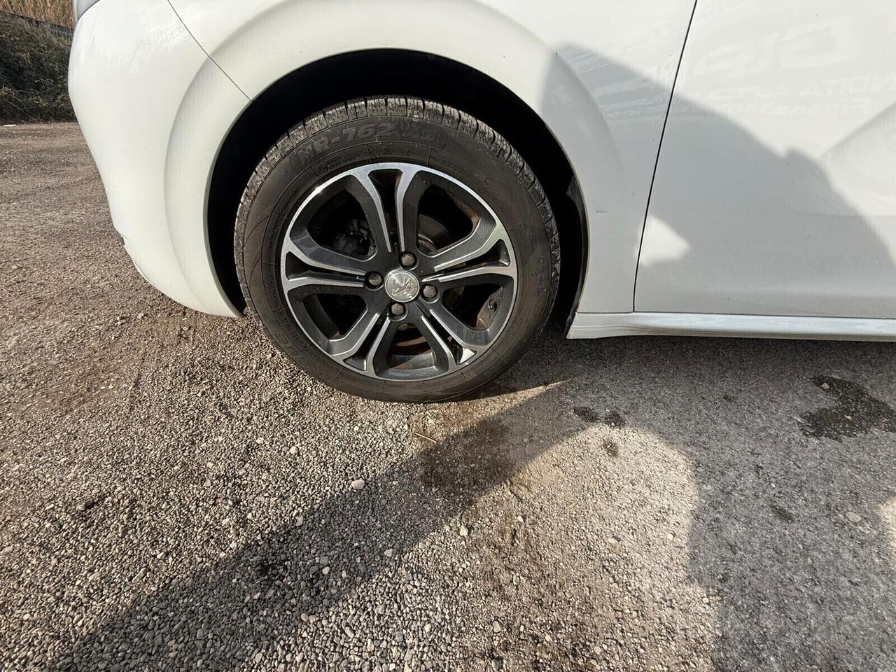 Peugeot 208 PureTech 82 3 porte Allure