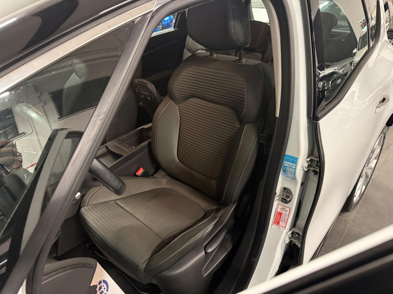 Renault Scenic Scénic dCi 8V 110 CV EDC Energy Bose