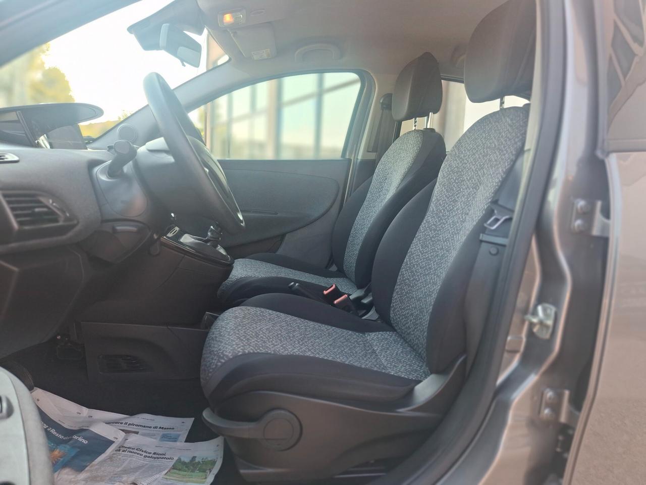 Lancia Ypsilon 1.0, 5 porte Hybrid