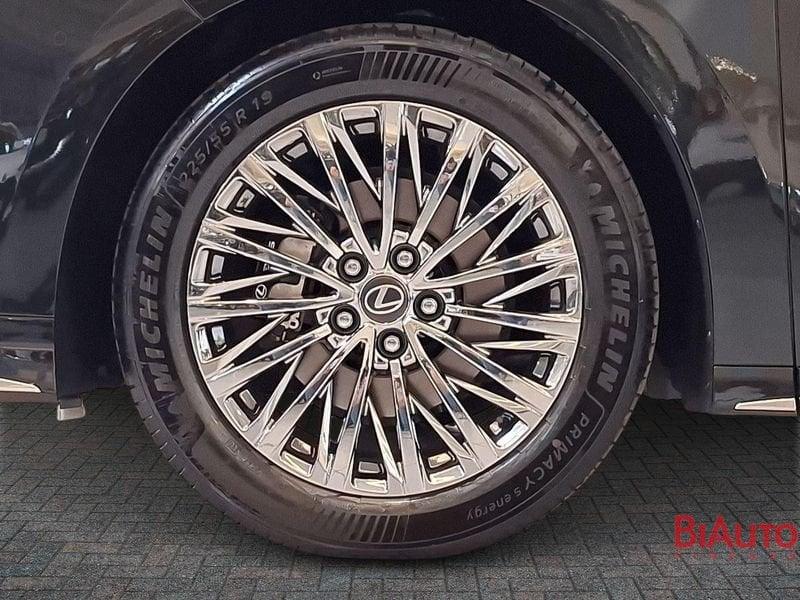 Lexus LM LM 2.5 hybrid Luxury 206cv 7p.ti auto 4WD