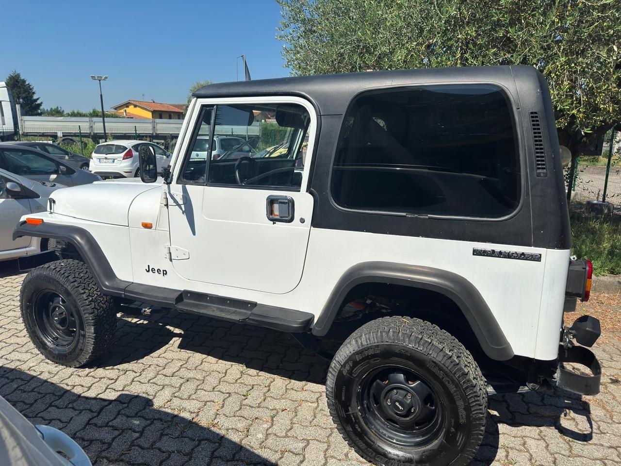 Jeep Wrangler 2.5 Laredo GPL