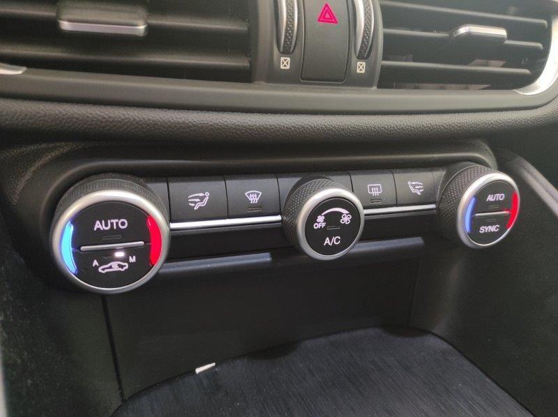 ALFA ROMEO Giulia (2016) - Giulia 2.0 Turbo 200 CV AT8 Sport-Tech