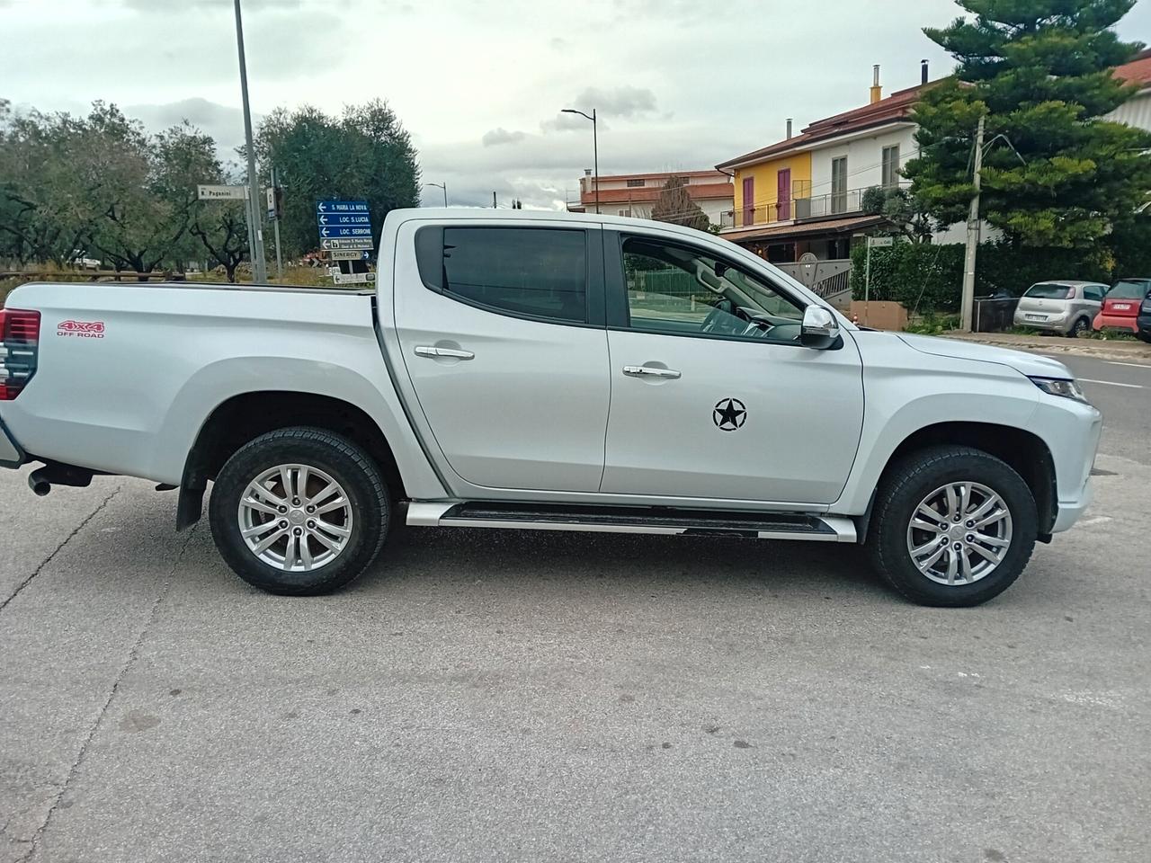 Mitsubishi L200 2.3 D Club Cab 4x4 Super Select Intense